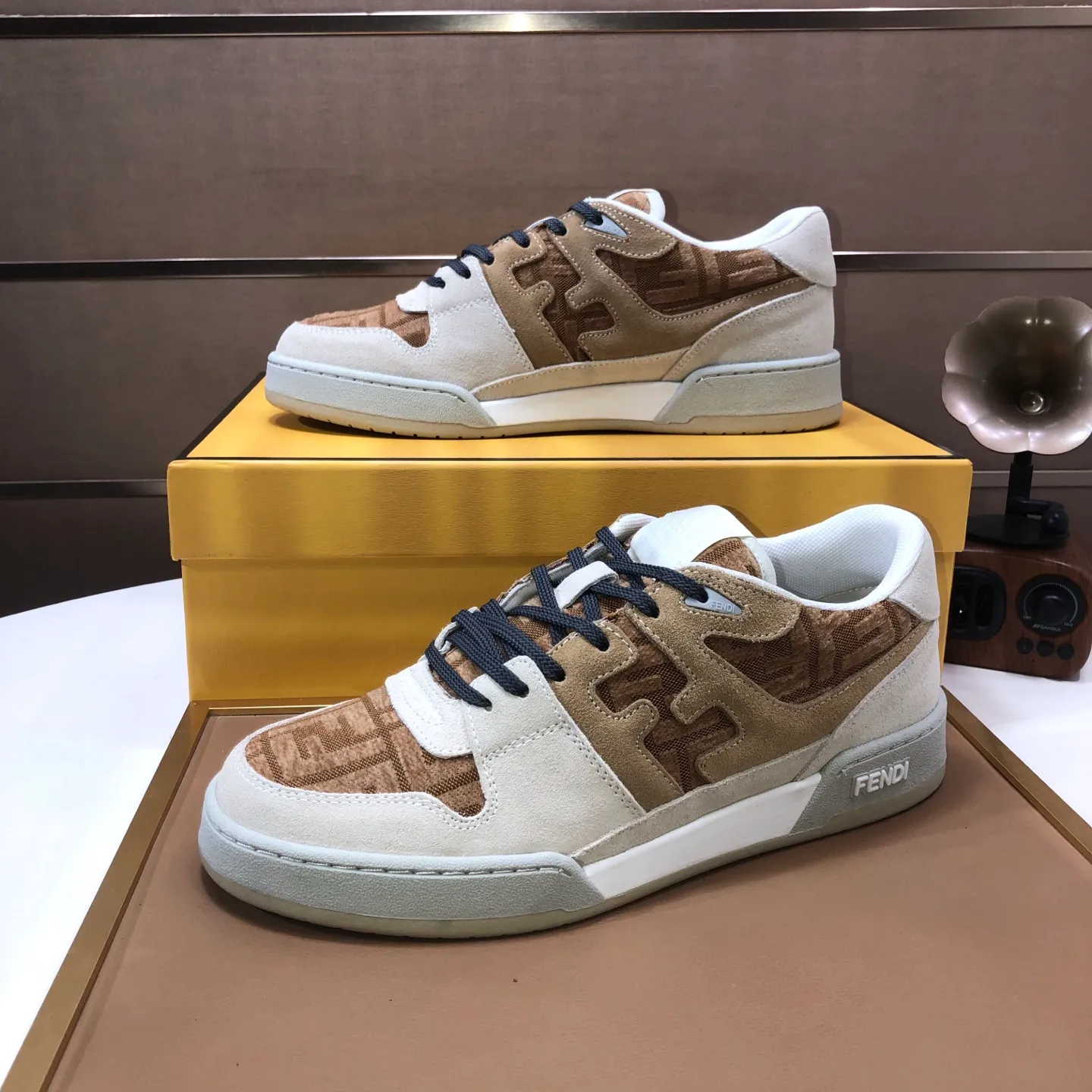 Men's men's shoes 💰600💰 Fendi 2023 latest couple model 🔥 Many 💑 stars have the same style FD match Original one-to-one replica Designer Kim Jones's first sneaker fendi match and Donkey brand Trainer basketball sneakers Material: Original silk leather Lining: Breathable mesh Packaging: Original 1:1 matching high-end packaging Size: Female 35-40 Male 38-44 (45 46. Custom-made (no return or exchange)